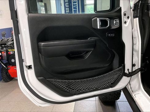 Used 2024 Jeep Wrangler Unlimited AWD/4WD image 9