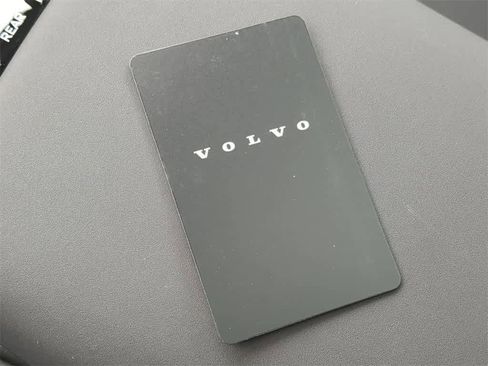 Certified 2025 Volvo EX30 Plus w/ Protection Package Premier image 32