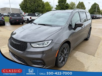 Used 2023 Chrysler Pacifica Touring-L w/ S Appearance Package