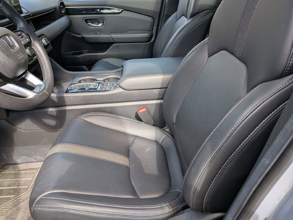 Used 2025 Honda Pilot Touring image 11
