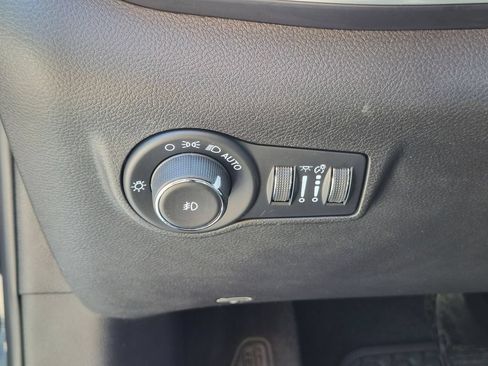Used 2024 Jeep Compass Latitude w/ Convenience Group AWD/4WD image 15