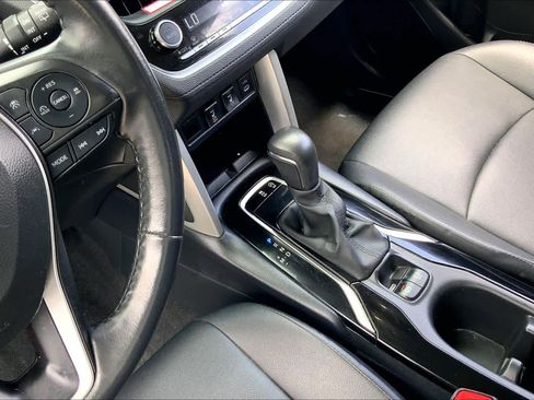 Used 2024 Toyota Corolla Cross XLE image 16