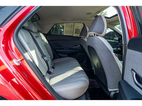Used 2021 Hyundai Elantra Limited FWD image 17