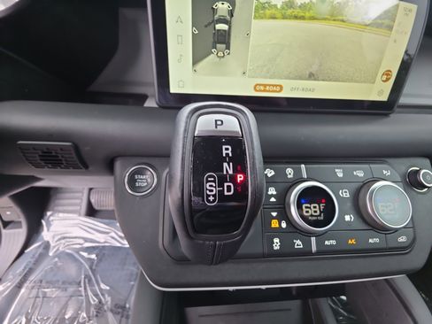 Certified 2024 Land Rover Defender 110 X-Dynamic SE AWD/4WD image 26