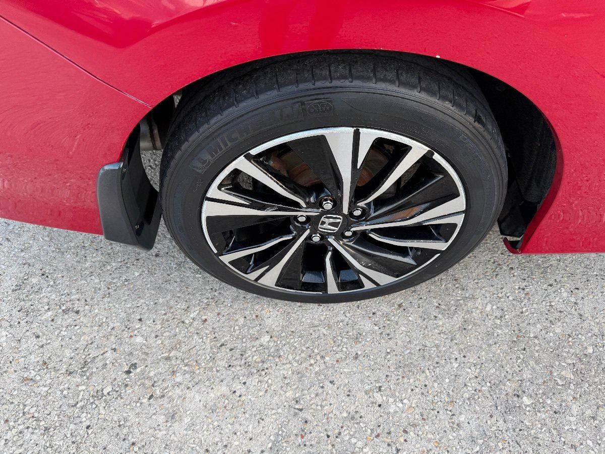 Used 2017 Honda Accord Touring image 10