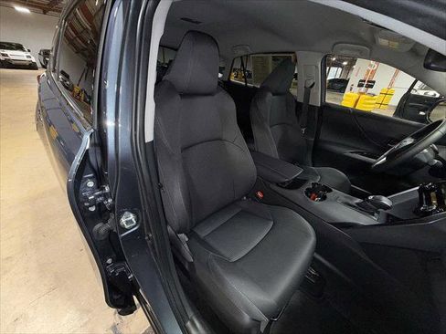 Certified 2023 Toyota Venza LE image 16