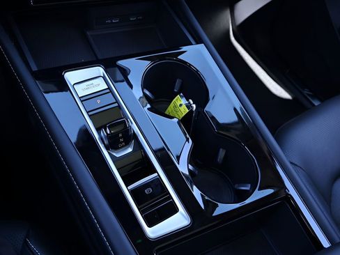 Used 2024 Volkswagen Atlas SEL image 26