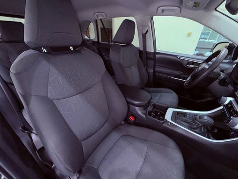 Used 2022 Toyota RAV4 XLE AWD/4WD image 9
