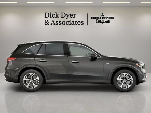 Used 2025 Mercedes-Benz GLC 350e 4MATIC image 9