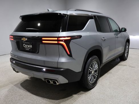 Used 2024 Chevrolet Traverse LT image 2