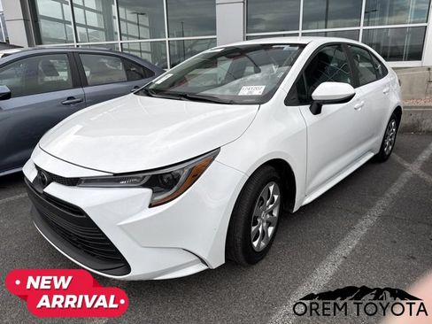 Used 2025 Toyota Corolla LE FWD image 17