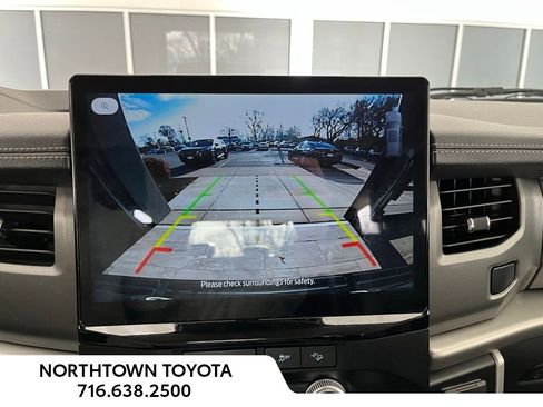 Used 2023 Ford Expedition XLT image 13