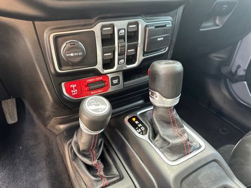 Used 2020 Jeep Wrangler Unlimited Rubicon w/ Dual Top Group AWD/4WD image 28