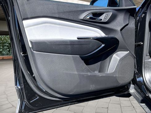 New 2026 Chevrolet Trax LT w/ Driver Confidence Package image 9