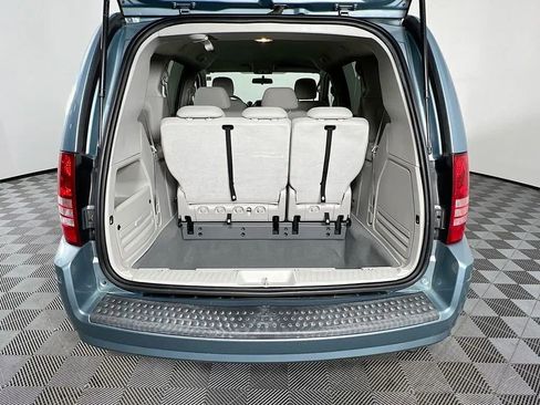 Used 2008 Chrysler Town & Country LX image 23