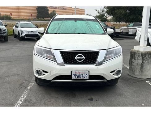Used 2015 Nissan Pathfinder SL w/ SL Tech Package FWD image 3
