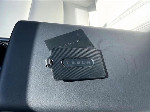 Used 2020 Tesla Model Y Long Range image 12