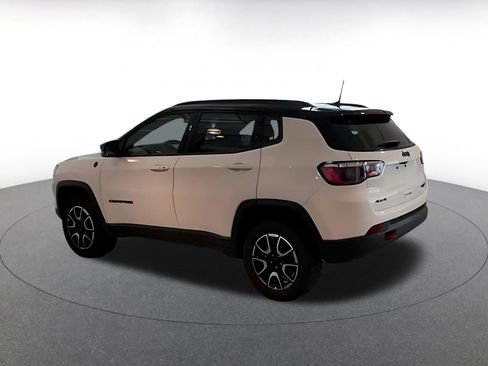 Used 2025 Jeep Compass Trailhawk AWD/4WD image 7