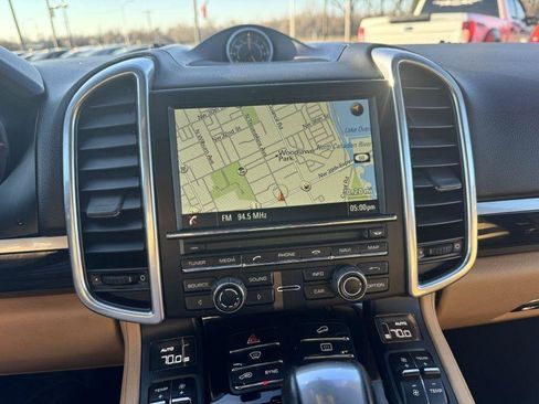 Used 2016 Porsche Cayenne AWD/4WD image 13
