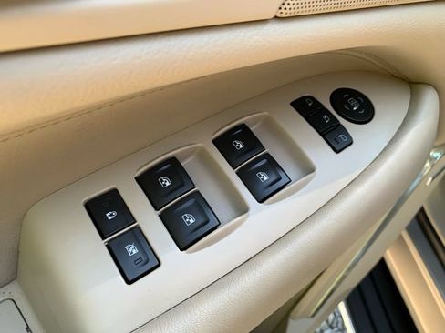 Used 2018 Cadillac Escalade Luxury AWD/4WD image 24