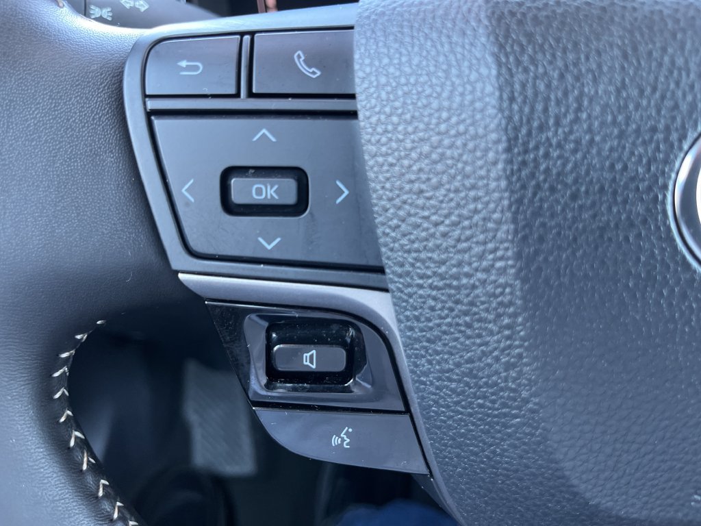 Used 2025 Toyota Camry SE FWD image 18