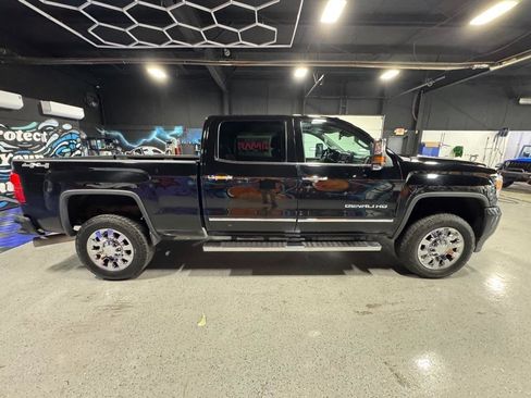 Used 2016 GMC Sierra 2500 Denali w/ Duramax Plus Package AWD/4WD image 6