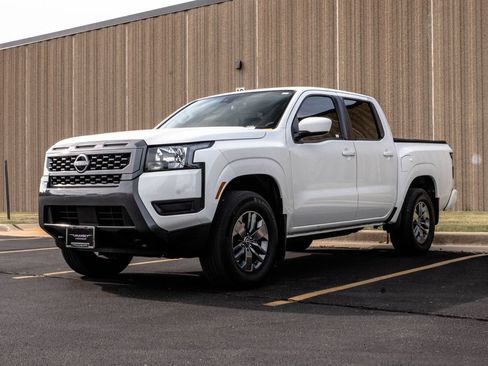 Used 2025 Nissan Frontier SV AWD/4WD image 4