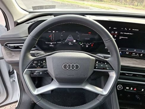 Used 2025 Audi Q5 Premium Plus w/ Premium Plus AWD/4WD image 16