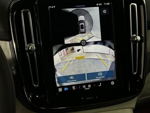 Used 2024 Volvo XC40 B5 Ultimate w/ Protection Package Premier image 24