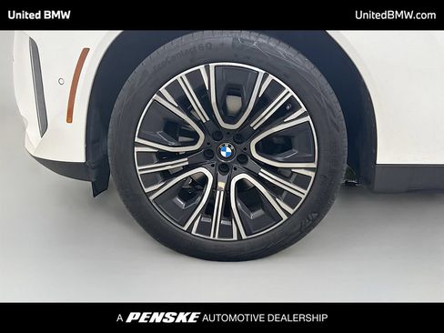 Used 2025 BMW X3 xDrive30i w/ Premium Package AWD/4WD image 2
