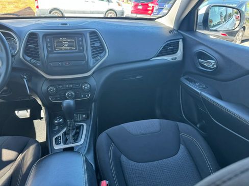 Used 2015 Jeep Cherokee Latitude w/ Trailer Tow Group AWD/4WD image 43