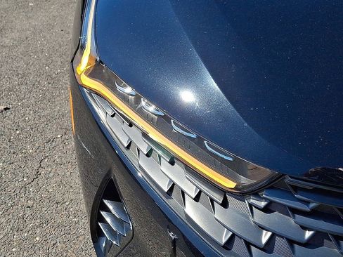 Used 2021 Kia K5 LX image 10