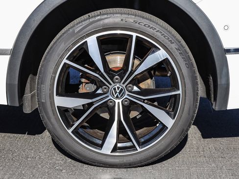 Used 2022 Volkswagen Tiguan SEL R-Line image 7