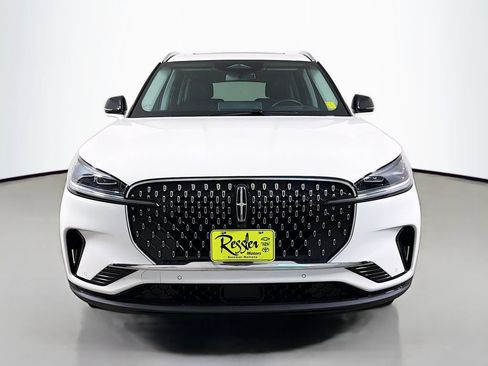 Used 2025 Lincoln Aviator Reserve AWD/4WD image 2