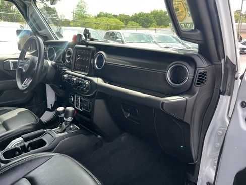 Used 2022 Jeep Wrangler Unlimited Sahara 4xe image 17