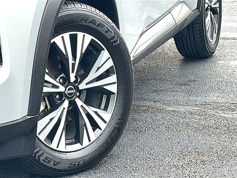 Used 2023 Nissan Rogue SV FWD image 3