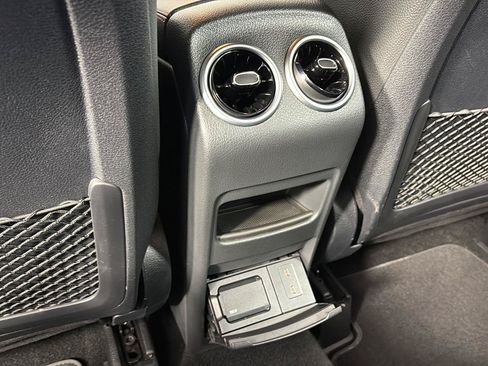 Used 2023 Mercedes-Benz GLB 35 AMG 4MATIC image 22