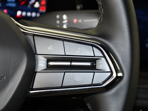 Used 2025 Chevrolet Suburban Z71 image 22