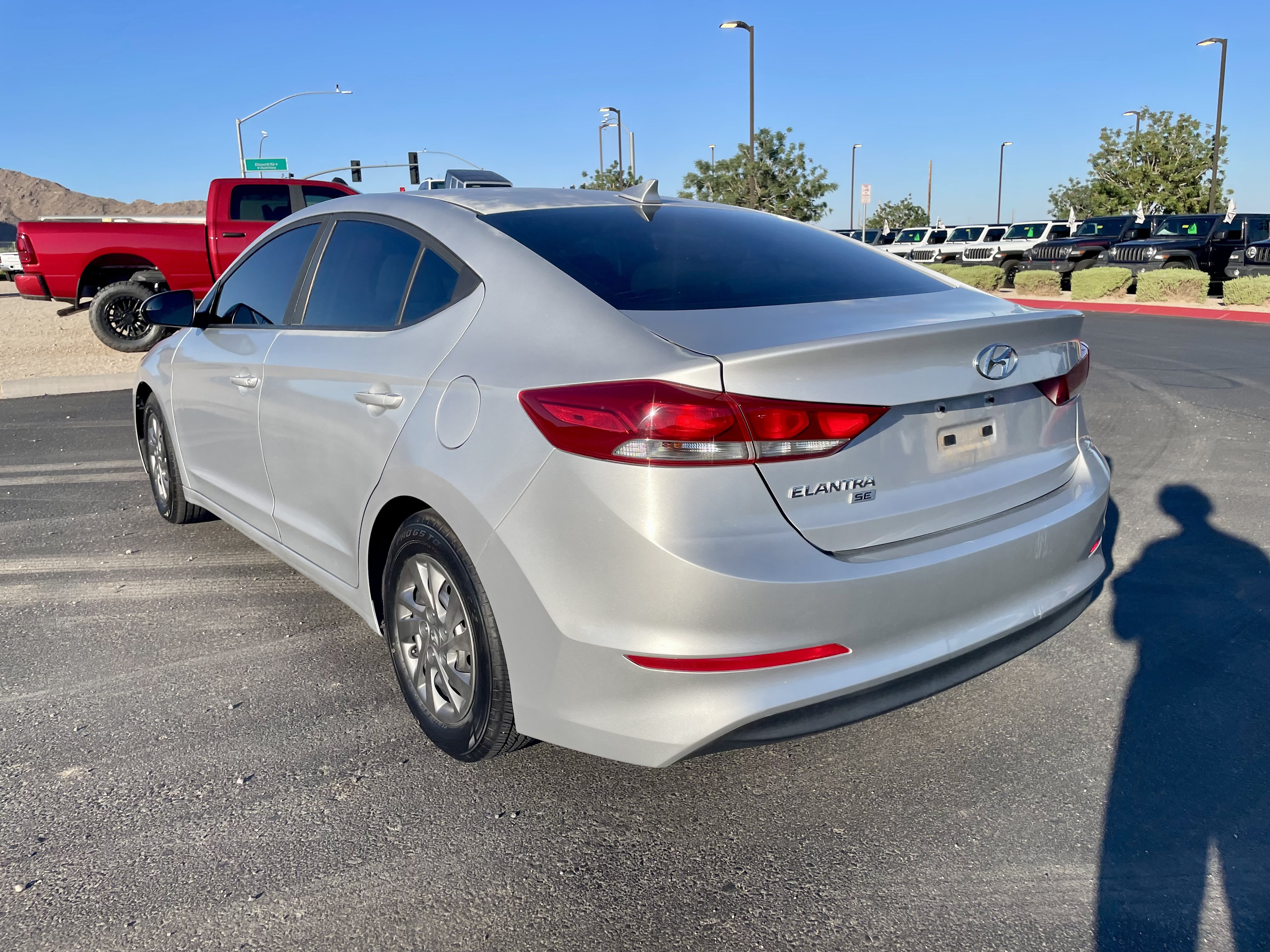 Used 2017 Hyundai Elantra SE FWD image 3