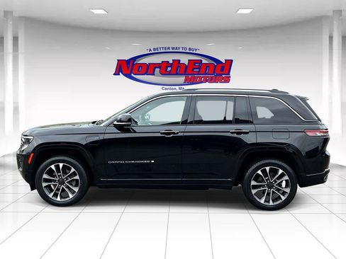Used 2023 Jeep Grand Cherokee Overland w/ Luxury Tech Group IV AWD/4WD image 4