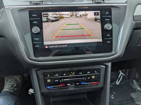 Used 2023 Volkswagen Tiguan SE image 25