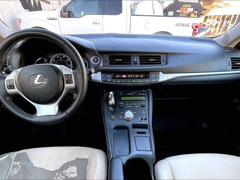 Used 2013 Lexus CT 200h w/ Premium Pkg w/Backup Camera image 16