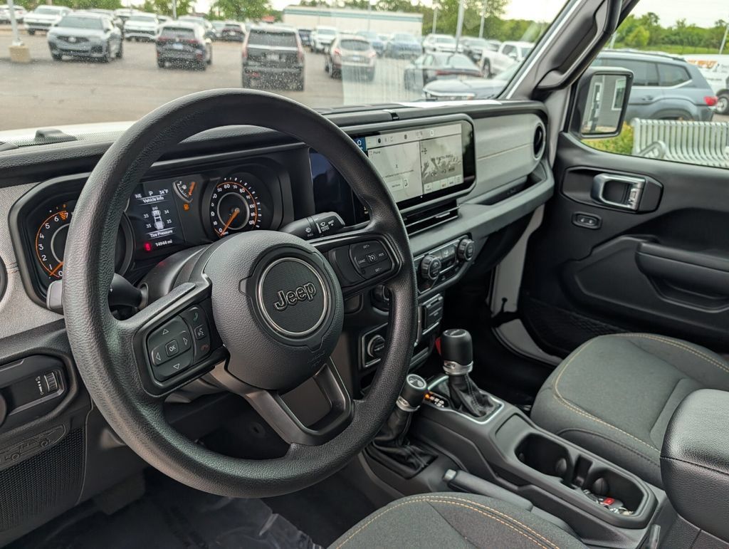Used 2025 Jeep Gladiator Sport AWD/4WD image 11