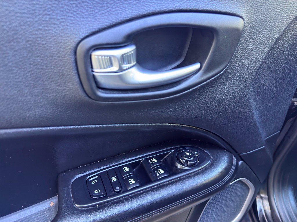 Used 2019 Jeep Compass Latitude AWD/4WD image 22