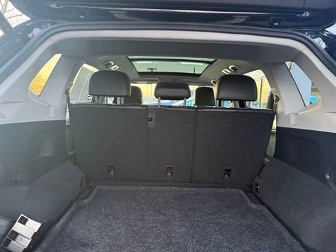 Certified 2022 Volkswagen Tiguan SE w/ Panoramic Sunroof Package image 11