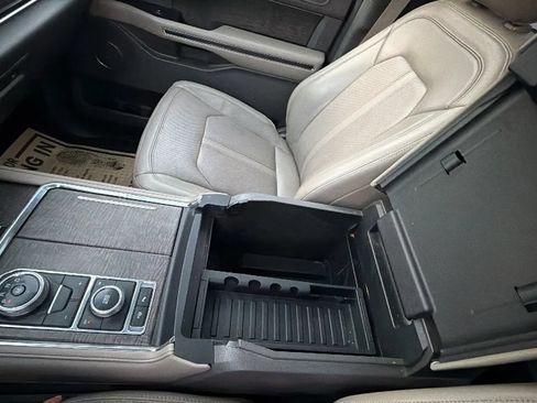Used 2018 Ford Expedition Limited w/ Equipment Group 301A AWD/4WD image 41