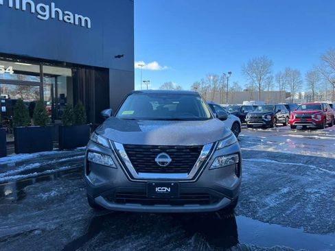 Used 2023 Nissan Rogue SV image 2