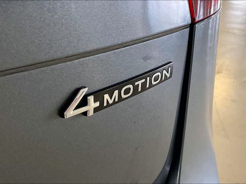 Used 2023 Volkswagen Tiguan SE R-Line AWD/4WD image 9