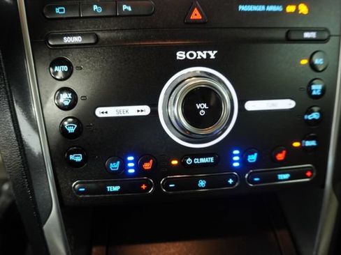 Used 2019 Ford Explorer Limited w/ Ford Safe & Smart Package FWD image 29