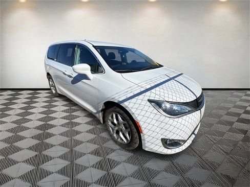 Used 2019 Chrysler Pacifica Touring Plus w/ Tire & Wheel Group image 2